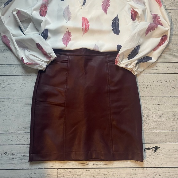 Jupe en similicuir Reitmans • taille 6 - Picture 2 of 4